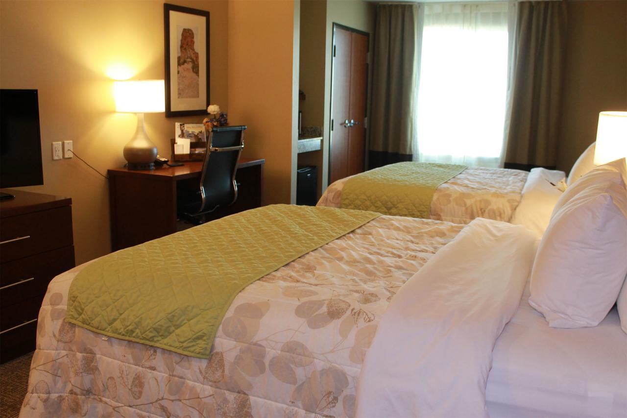 Heartland Inn And Suites Wheatland Zewnętrze zdjęcie