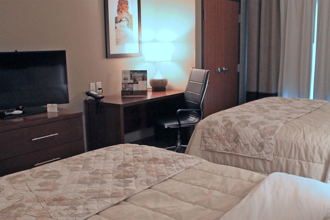 Heartland Inn And Suites Wheatland Zewnętrze zdjęcie