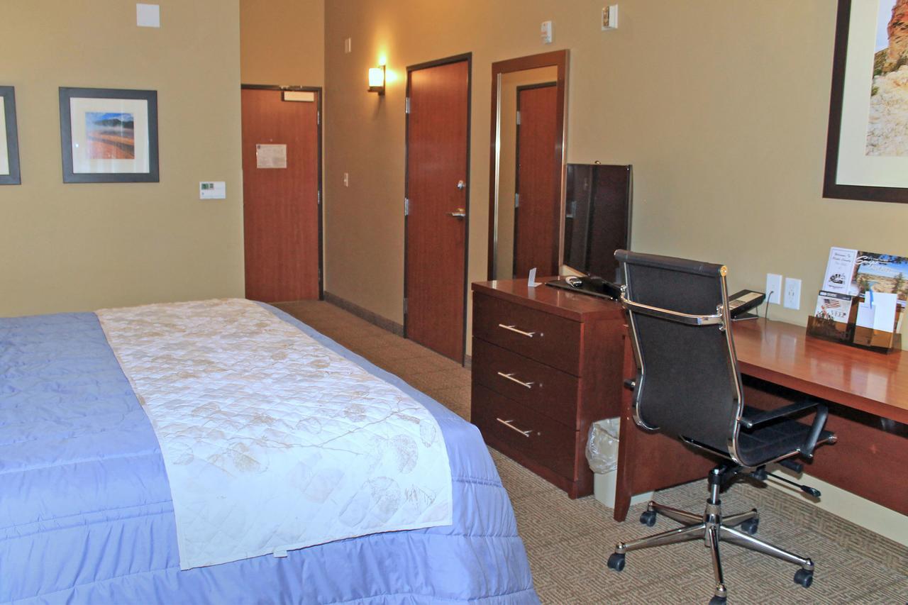 Heartland Inn And Suites Wheatland Zewnętrze zdjęcie