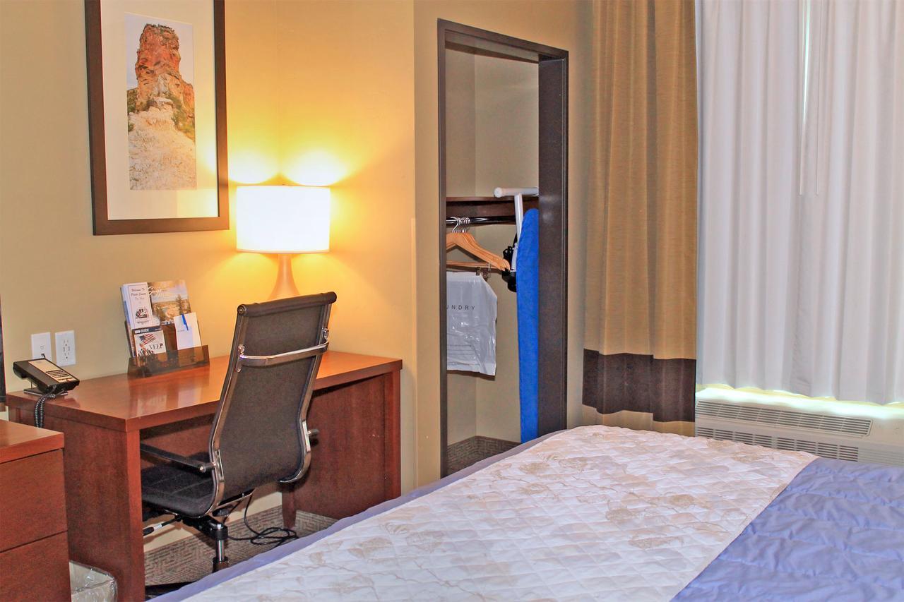 Heartland Inn And Suites Wheatland Zewnętrze zdjęcie