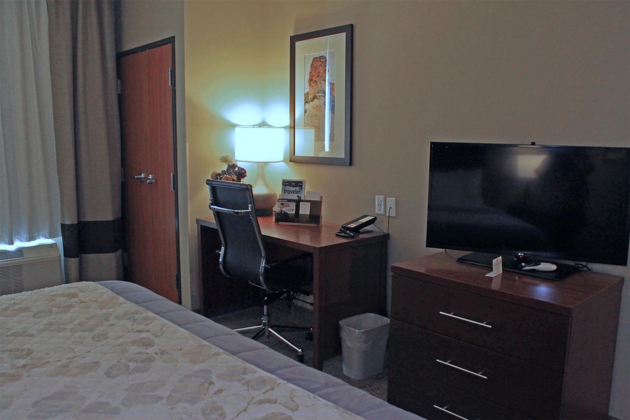 Heartland Inn And Suites Wheatland Zewnętrze zdjęcie