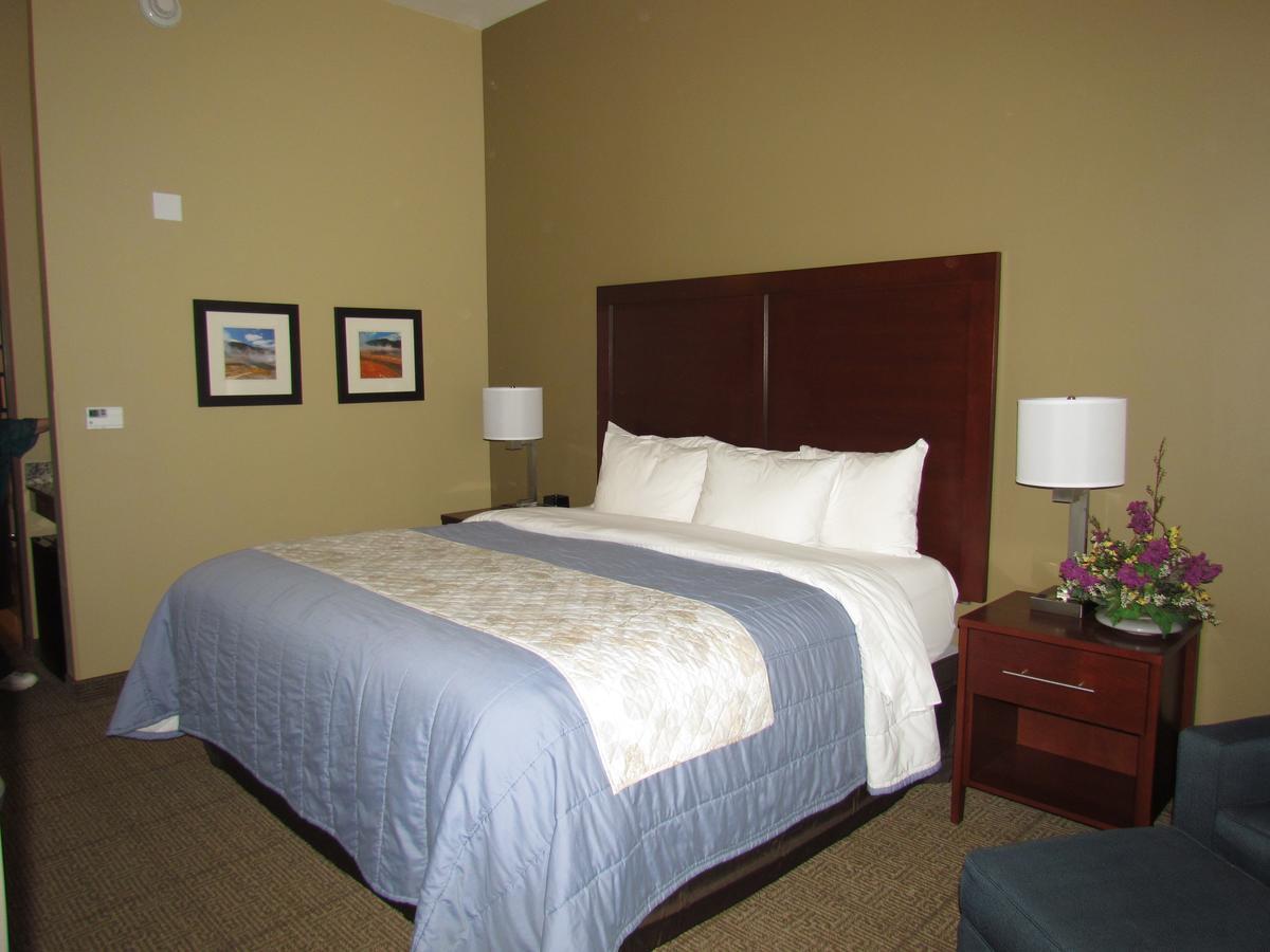 Heartland Inn And Suites Wheatland Zewnętrze zdjęcie